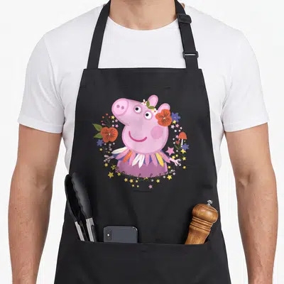 Tablier de cuisine noir avec un portrait coloré de Peppa Pig en robe de fée et couronne de fleurs.