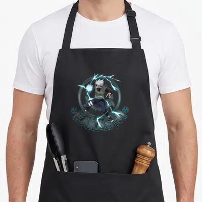 Tablier de cuisine noir avec illustration de Kakashi entouré d'éclairs et du mot KAKASHI en bas.