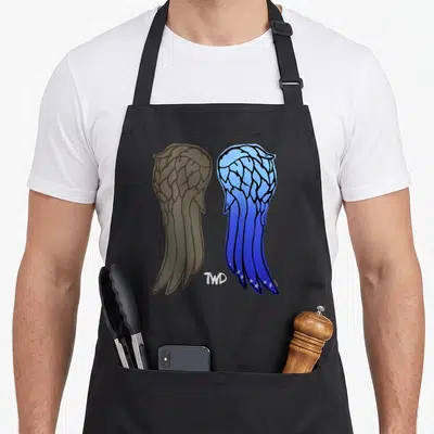 Tablier de cuisine noir avec deux ailes stylisées bleue et grise et le logo TWD en bas au centre.
