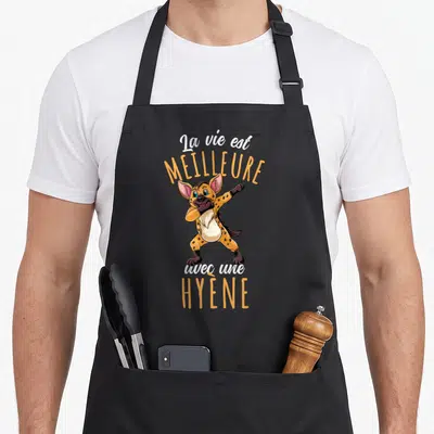Tablier de cuisine noir avec une hyène mignonne effectuant une pose de danse et du texte humoristique imprimé au centre.
