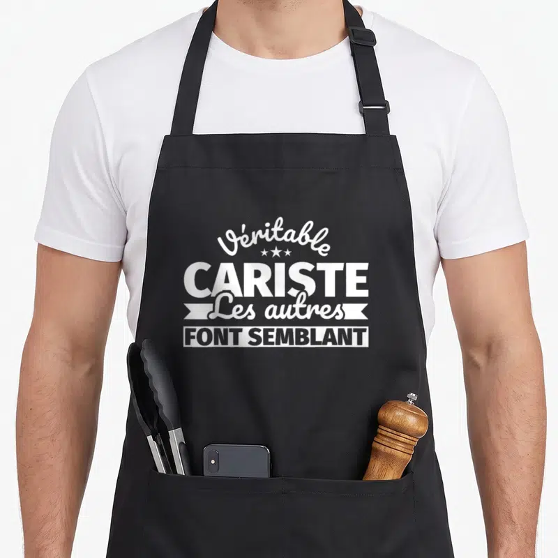 Tablier de cuisine noir avec le texte blanc Véritable Cariste Les autres font semblant et trois étoiles.