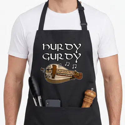 Tablier de cuisine noir avec illustration d'un Hurdy Gurdy et les mots Hurdy Gurdy en typographie blanche stylisée.