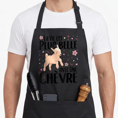 Tablier de cuisine noir avec un chevron rose, des fleurs roses et le texte La vie est plus belle avec une chèvre.