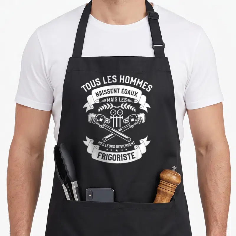 Tablier de cuisine noir avec l'inscription tous les hommes naissent égaux mais les meilleurs deviennent frigoriste sur fond blanc.