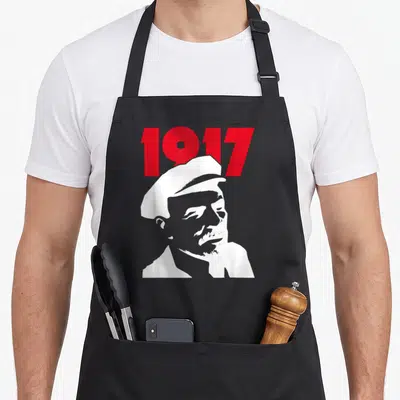 Tablier de cuisine noir avec portrait stylisé de Lénine et l'année 1917 en lettres rouges épaisses.