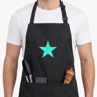 Tablier de cuisine noir orné d'une grande étoile turquoise à cinq branches au centre du panneau avant.