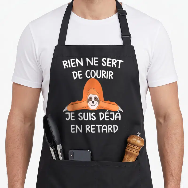 Tablier de cuisine noir avec un fourmi orange souriant et le texte blanc Rien ne sert de courir je suis déjà en retard