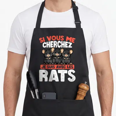 Tablier de cuisine noir avec trois rats noirs mignons et le texte Si Vous Me Cherchez Je Suis Avec Les Rats imprimé en rouge et blanc.