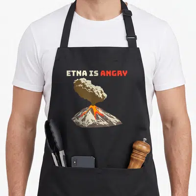 Tablier de cuisine noir avec illustration d'un volcan en éruption et le texte Etna is angry en lettres blanches et rouges.