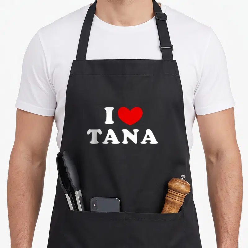 Tablier de cuisine noir avec inscription blanche I Love Tana et un cœur rouge au centre du design.