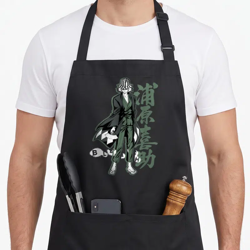 Tablier de cuisine noir avec illustration de Kisuke Urahara et kanjis verts verticaux.