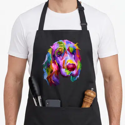 Tablier de cuisine noir avec portrait pop art multicolore d'un épagneul cocker anglais aux couleurs vives.