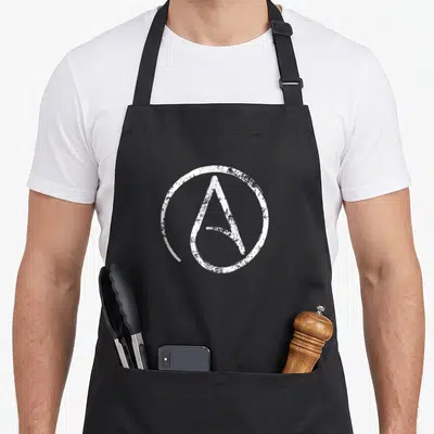 Tablier de cuisine noir avec symbole athée blanc en cercle, texture usée et style décontracté au centre du vêtement.