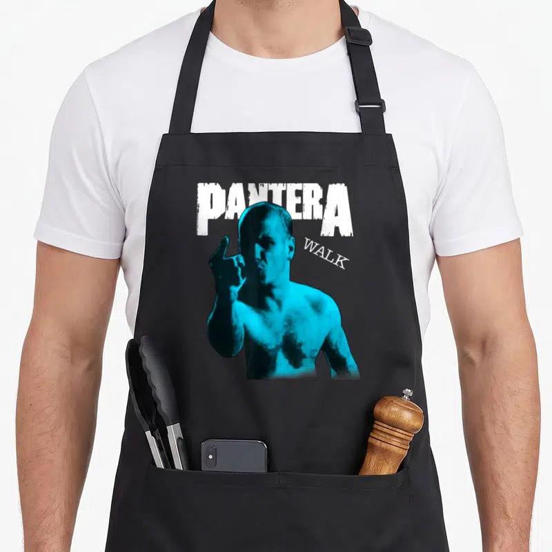 Tablier de cuisine noir avec illustration bleue d'un homme faisant un signe et le texte Pantera Walk en blanc.
