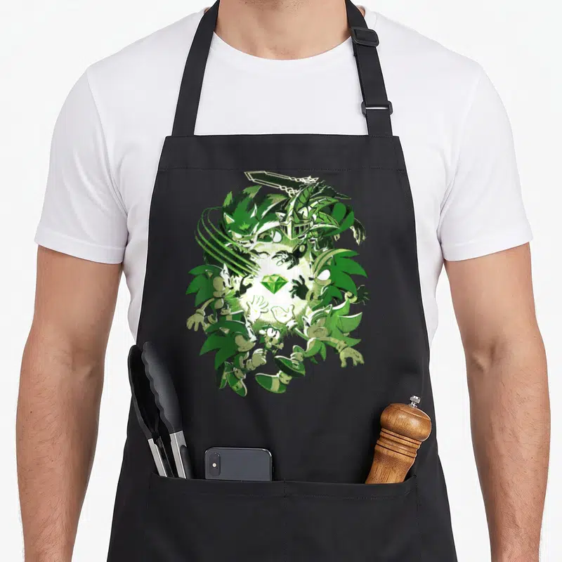 Tablier de cuisine noir avec une illustration circulaire de Sonic à travers les époques et une gemme verte centrale.
