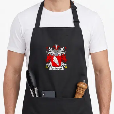 Tablier de cuisine noir avec les armoiries Bevilacqua, blason rouge et blanc orné d'une aile et du nom en bannière.