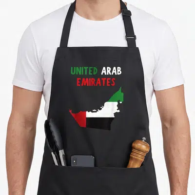 Tablier de cuisine noir avec la carte des Émirats Arabes Unis aux couleurs du drapeau national.
