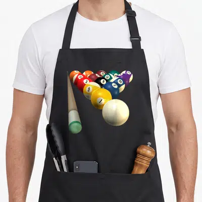 Tablier de cuisine noir avec illustration de boules de billard numérotées et queue de cue.
