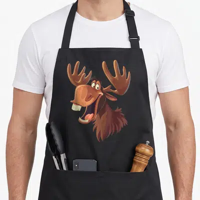 Tablier de cuisine noir avec un renne cartoon aux grands bois et sourire exagéré