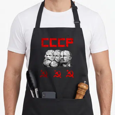 Tablier de cuisine noir avec CCCP en rouge, portraits de Marx Engels Lénine et symboles du marteau et faucille.