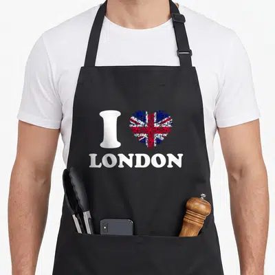 Tablier de cuisine noir avec inscription I Love London et un cœur motif Union Jack multicolore au centre.