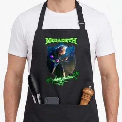Tablier de cuisine noir avec illustration de Dave Mustaine jouant de la guitare devant un amplificateur Marshall.