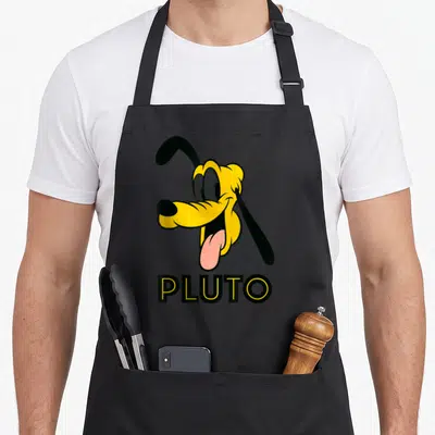 Tablier de cuisine noir avec illustration de Pluto face et le mot PLUTO en bas.