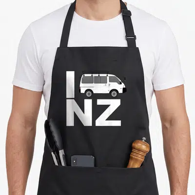 Tablier de cuisine noir avec illustration d'un van blanc et des lettres INZ en gras.