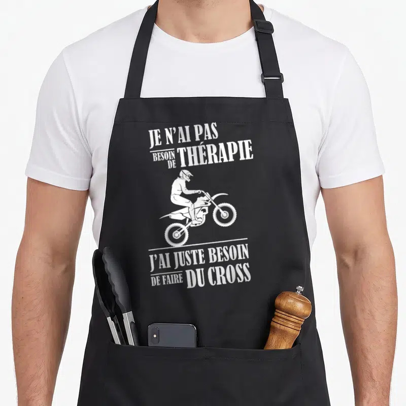 Tablier de cuisine noir avec une illustration blanche d'un motocrosseur en l'air et le texte Je n'ai pas besoin de thérapie.