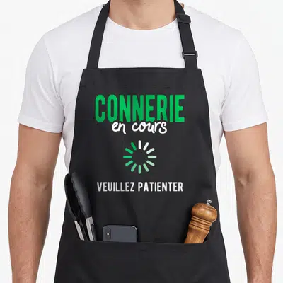 Tablier de cuisine noir avec inscription Connerie en cours Veuillez patienter et icône de chargement verte.