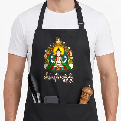Tablier de cuisine noir avec illustration colorée d'une divinité tibétaine et calligraphie sacrée en dessous.