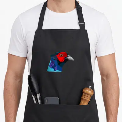 Tablier de cuisine noir avec tête de faisan aux plumes bleues et visage rouge vif, style illustration graphique.