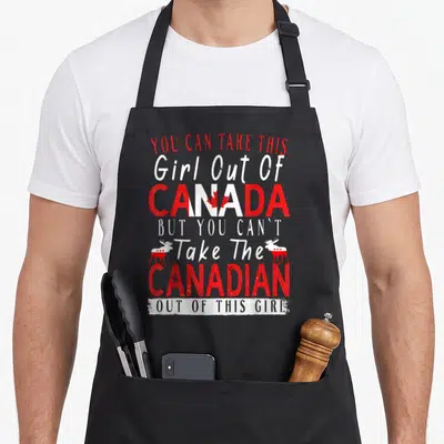 Tablier de cuisine noir avec inscription rouge et blanche sur le Canada et deux orignaux stylisés.