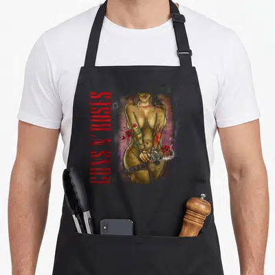 Tablier de cuisine noir avec le logo Guns N' Roses et une illustration dorée de la Gunslinger armée.