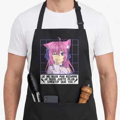 Tablier de cuisine noir avec une fille anime aux cheveux roses et un message humoristique en blanc.