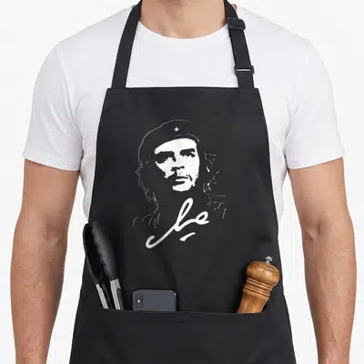 Tablier de cuisine noir avec portrait stylisé de Che Guevara Rebelle et signature blanche sous le visage.