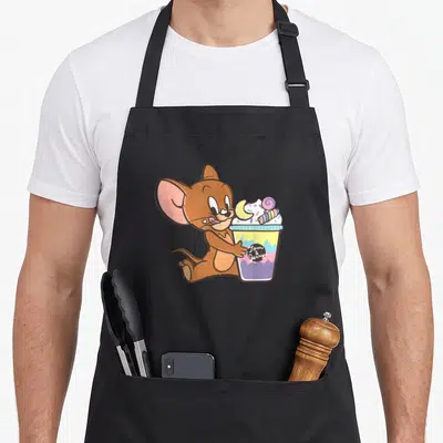Tablier de cuisine noir avec Jerry tenant un milkshake multicolore orné de liserons et de bonbons.
