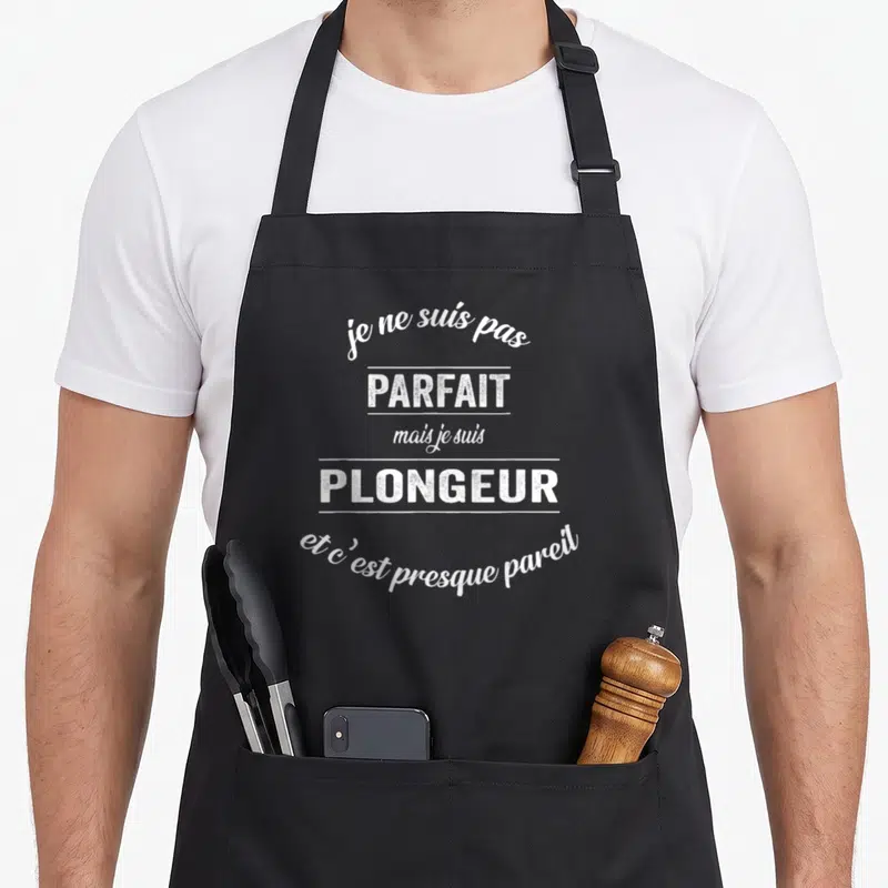 Tablier de cuisine noir avec inscription blanche humoristique sur le thème de la plongée sous-marine et de l'autodérision.
