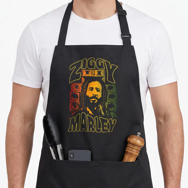 Tablier de cuisine noir avec illustration colorée de Ziggy Marley et sound system
