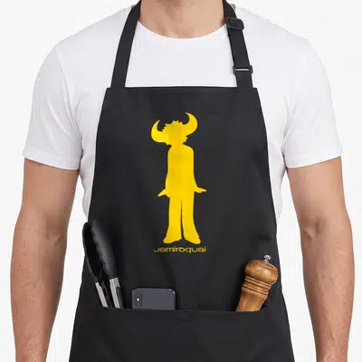 Tablier Jamiroquai Logo Officiel Buffalo Yellow — sur un tablier de cuisine noir, fond blanc