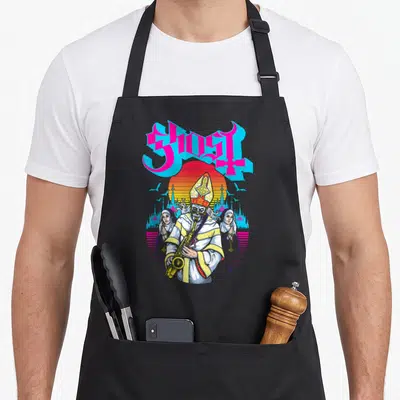 Tablier de cuisine noir avec illustration d'un cardinal masqué jouant du saxophone devant un soleil couchant néon.