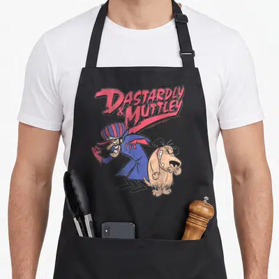 Tablier de cuisine noir avec illustration colorée de Dastardly et Mutley en pose dynamique sous un texte stylisé rouge.