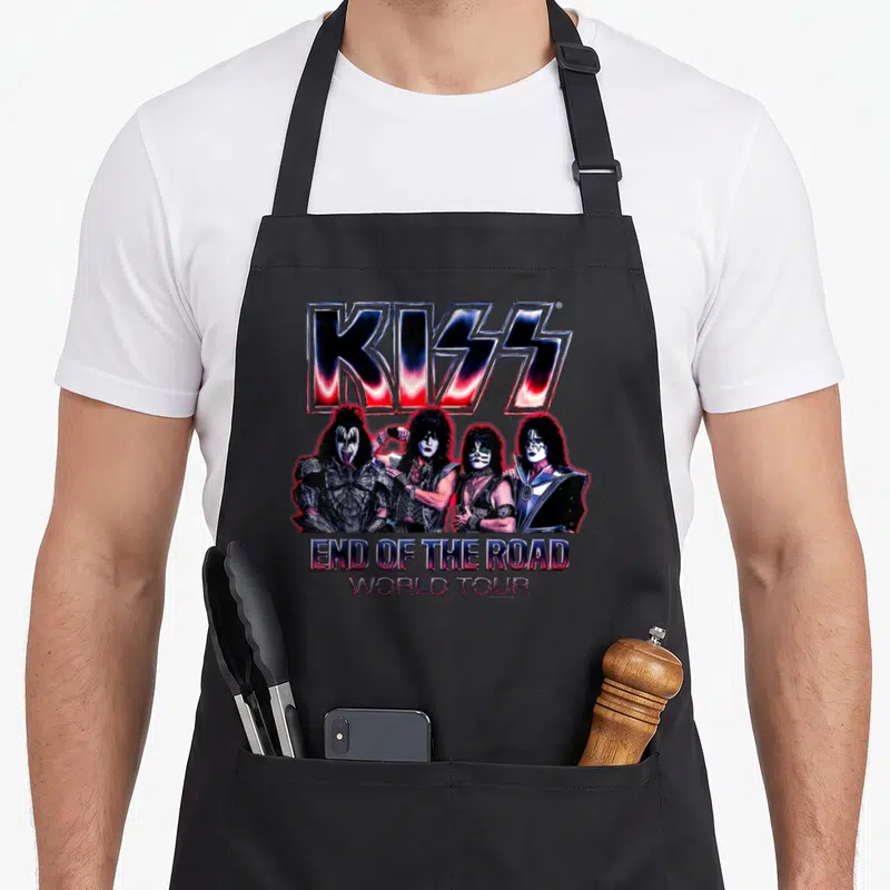 Tablier de cuisine noir avec le logo KISS chromé et les membres du groupe en makeup sous l'inscription End of the Road World Tour.