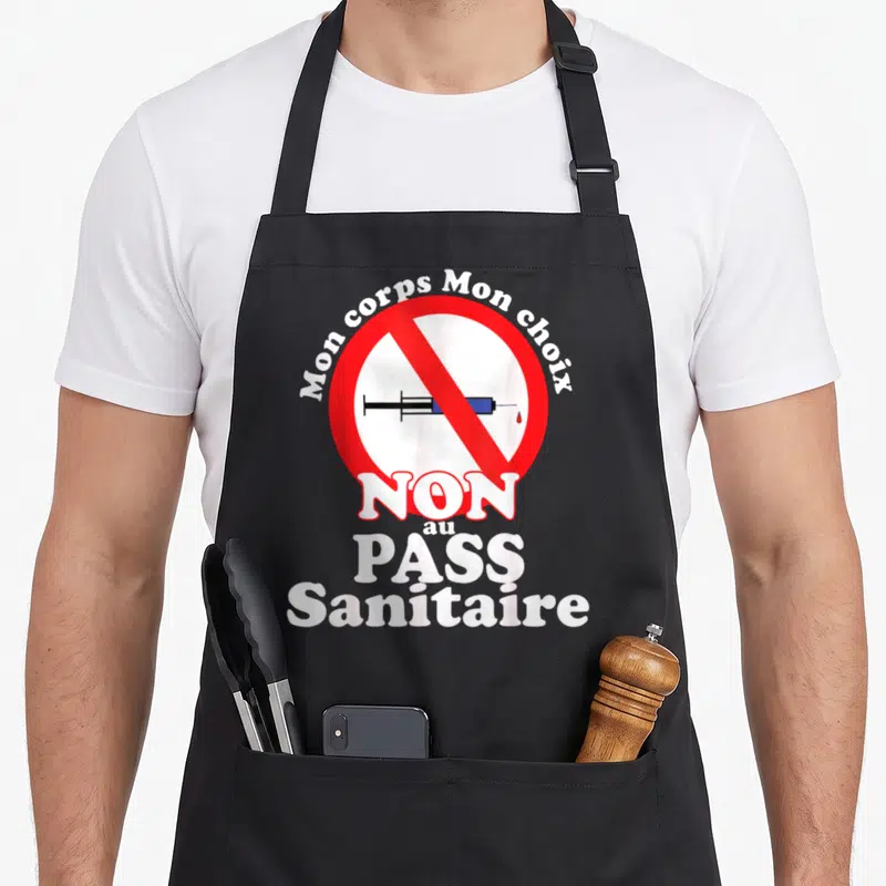 Tablier de cuisine noir avec logo rouge interdisant le pass sanitaire et une seringue bleue.