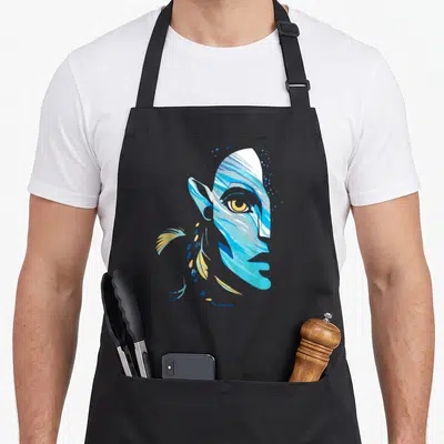 Tablier de cuisine noir avec portrait stylisé Neytiri Avatar teintes bleu et jaune design half face