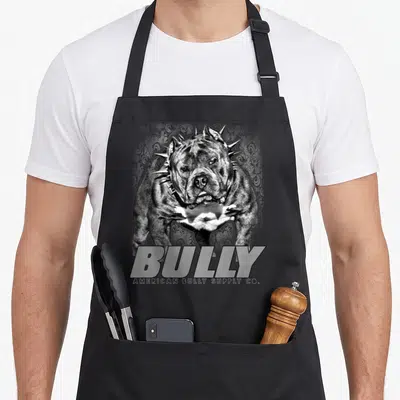 Tablier de cuisine noir avec illustration d'un American Bully portant un collier à pointes et le mot BULLY en grosses lettres grises.