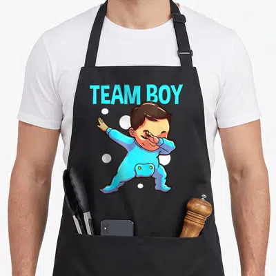 Tablier de cuisine noir avec un bébé en bleu effectuant le dab et le texte Team Boy en lettres capitales turquoise.