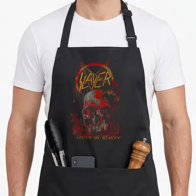 Tablier de cuisine noir avec illustration rouge et jaune du logo Slayer et du titre South of Heaven.