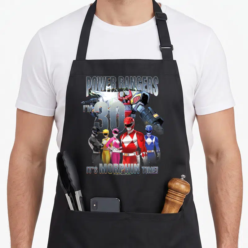 Tablier de cuisine noir avec Power Rangers I'm 30 It's Morphin' Time et le Zord géant en arrière-plan.