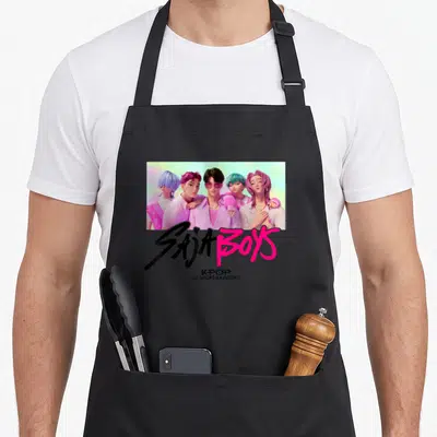 Tablier de cuisine noir avec l'illustration des Saja Boys et le texte Kpop Demon Hunters en noir et rose.